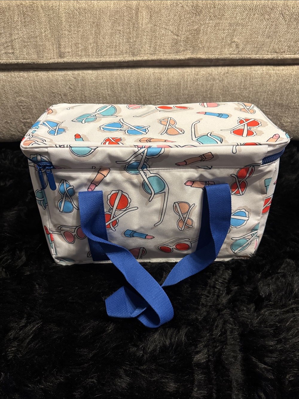 kate spade cream cooler  with colorful sunglasses and lipstick print - Picture 2 of 4